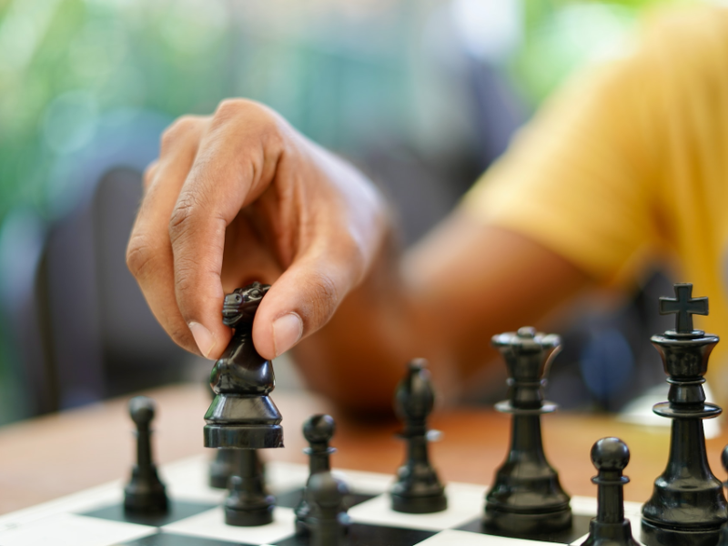 The strategy game of chess as a metaphor for negotiations